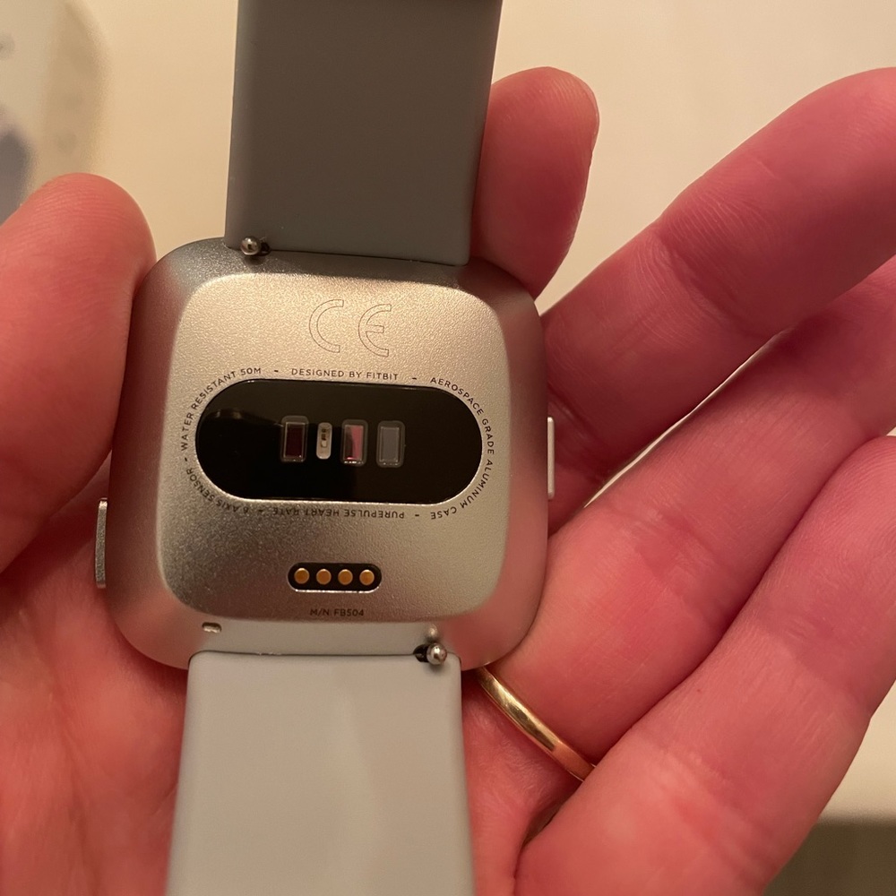 Fitbit Versa - image 7